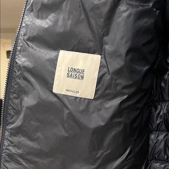 Moncler Men's Dark Gray Puffer Jacket with Red Trim - Picture 6 of 9